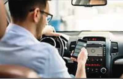 '25% of parents use mobiles while driving even with kids'