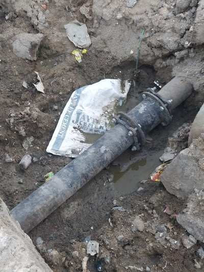 SEWAGE DRAIN AND WATER PIPELINE IN SAME LINE