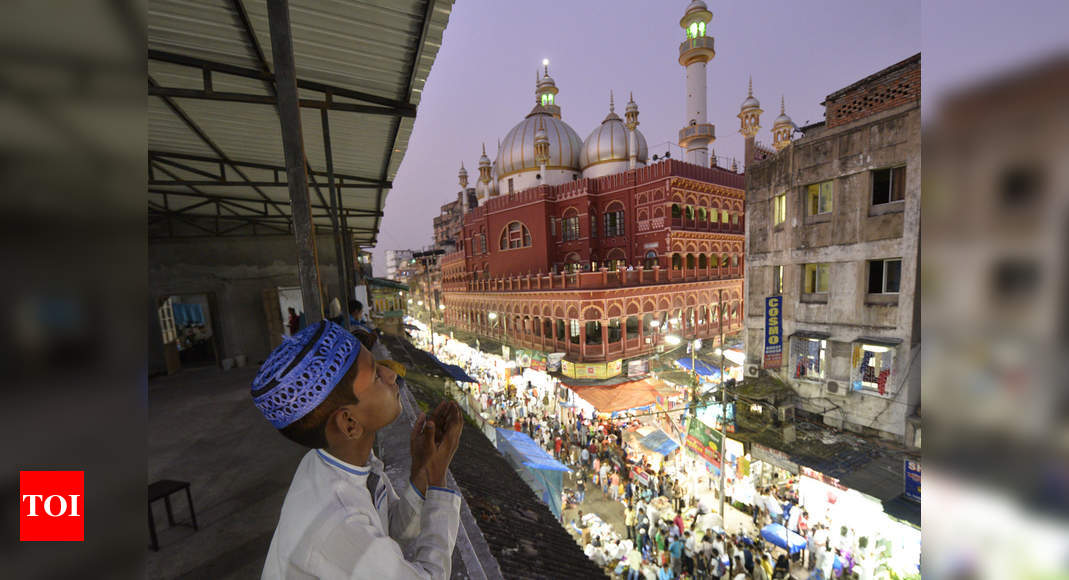 Eid Al-Fitr: Two lakh people to offer namaz on Red Road today | Kolkata ...