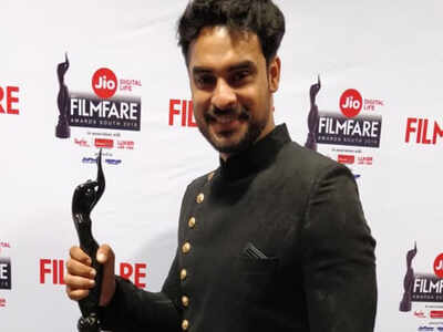 Tovino Thomas tells the story of his three black ladies at the 65th Jio Filmfare Awards 2