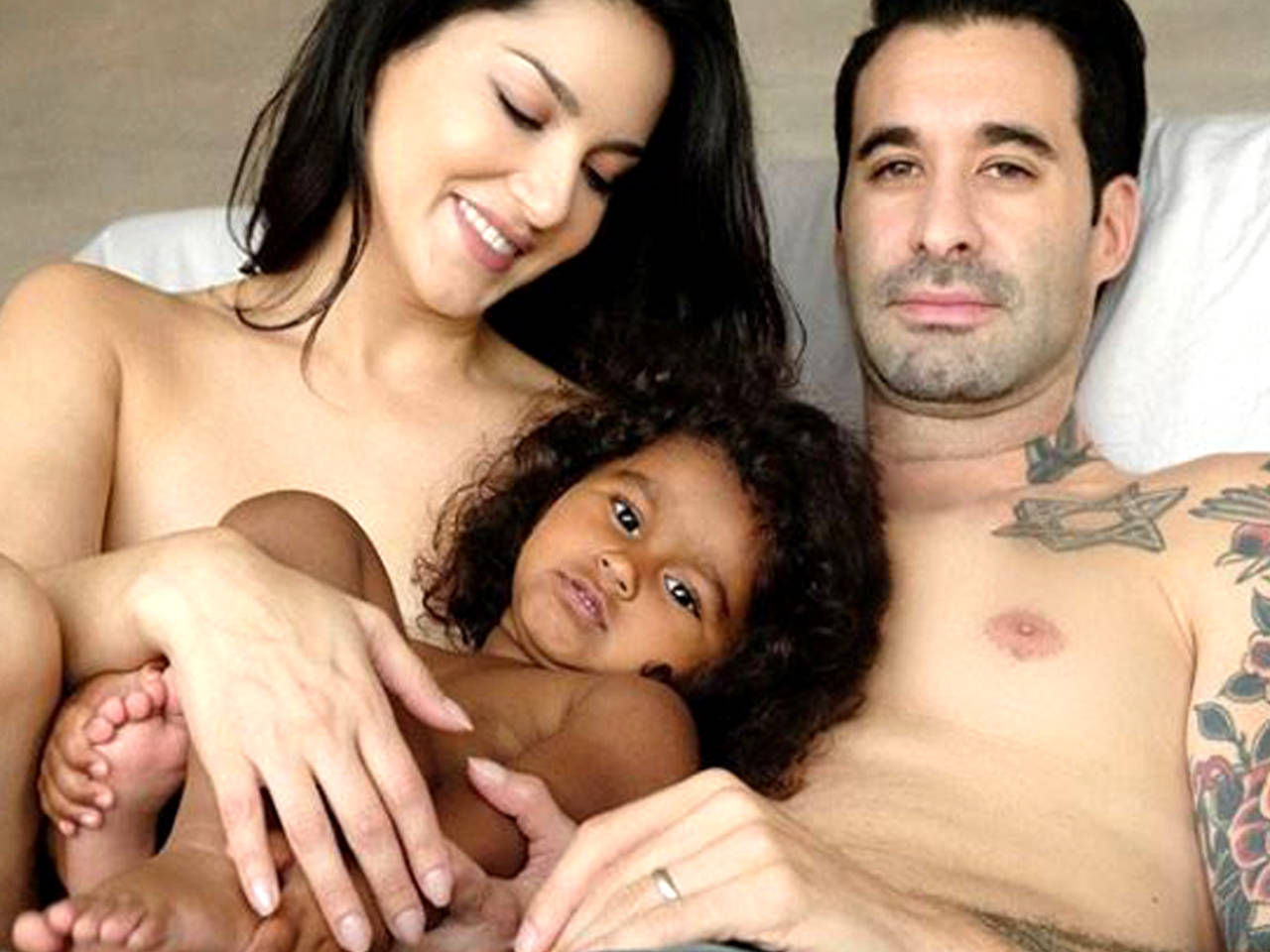 Danny Leon Xxx - Sunny Leone Bold Hot Photo Video: Daniel Weber shares wife Sunny Leone's  bold picture with daughter Nisha Kaur, gets trolled | Hindi Movie News -  Bollywood - Times of India