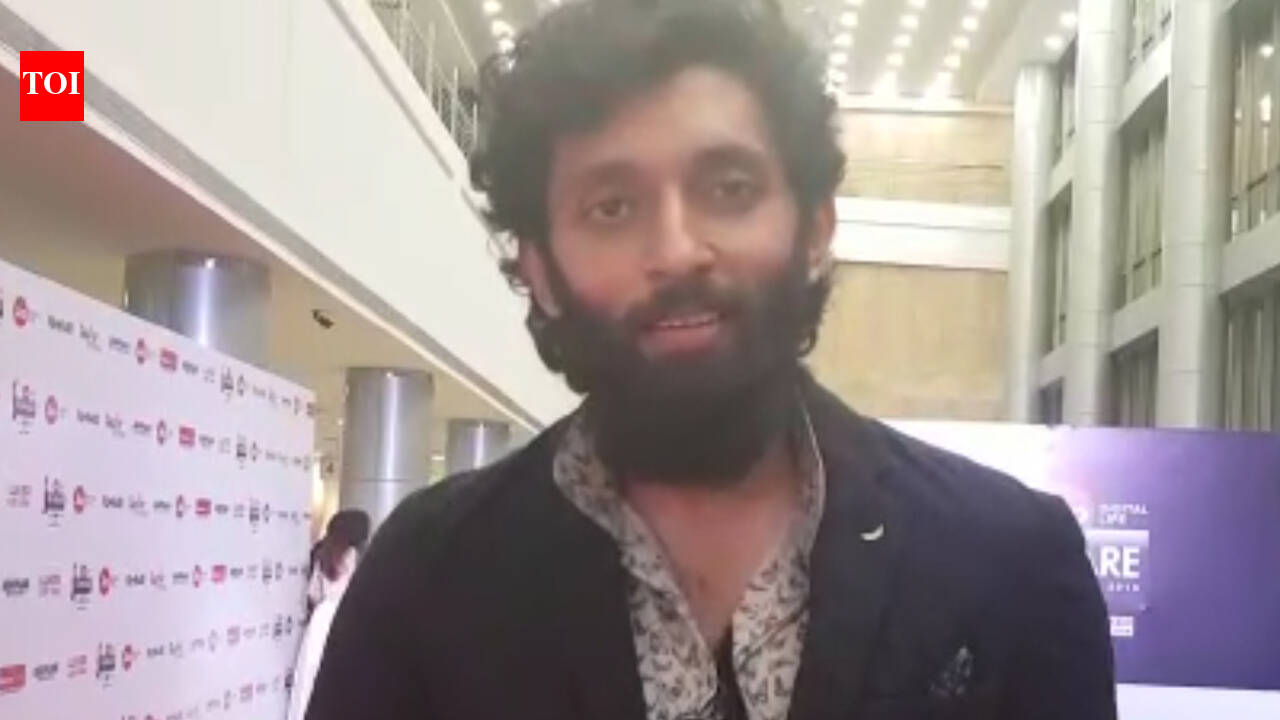 Vasanth Ravi’s first Filmfare Award for Best Debut at the 65th Jio ...