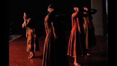 Kathak performance on childhood, emotions, society held at Kala Chhaya campus