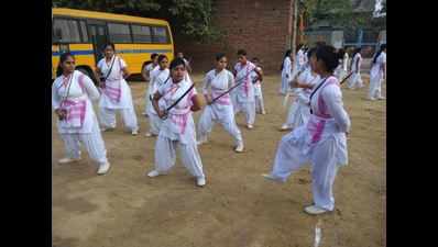 Aligarh: Weapon training for girls as part of self-defence