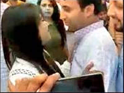 Moradabad: In departure from Eid tradition, girl hugs men at UP mall |  Bareilly News - Times of India