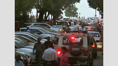 Mumbai traffic police mulling odd-even parking in market areas