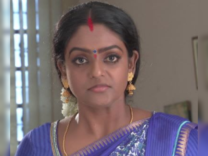 Karthika Deepam written update, June 20, 2018: Karthik thrashes Vihari ...