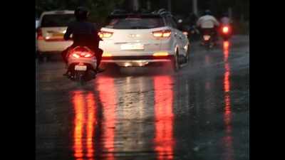 Hint of rain fails to cool Delhi, next wet spell only on June 27
