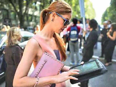 Women more vulnerable to 'iPad necks'