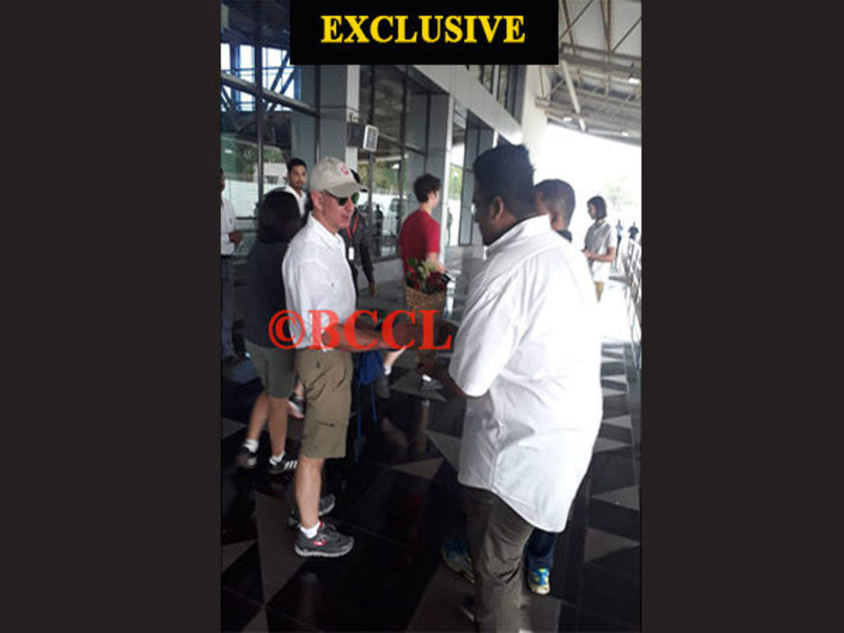 Jeff Bezos Exclusive Amazon Ceo Jeff Bezos Spotted In Aurangabad With Family Aurangabad News Times Of India jeff bezos exclusive amazon ceo jeff