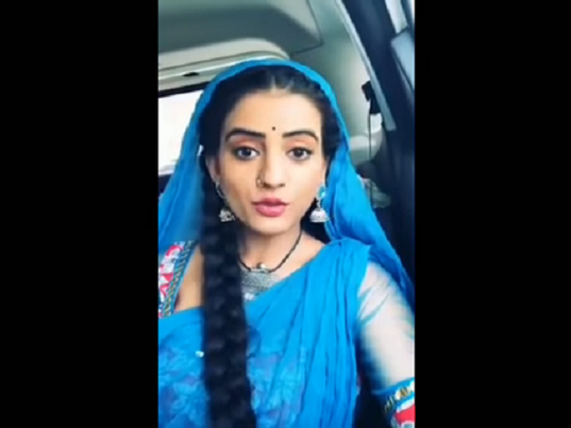 Watch Bhojpuri Actress Akshara Singh Gets Emotional While Thanking 7117