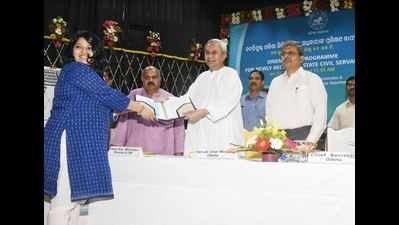 Naveen Patnaik urges young officers to strengthen public delivery system