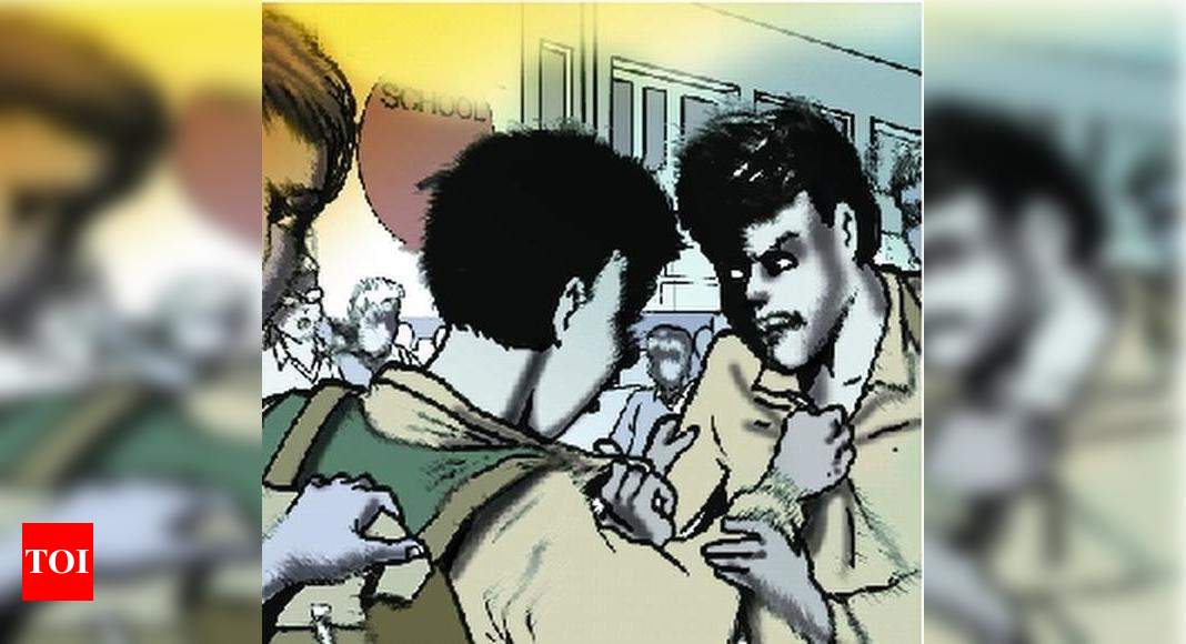 armed-gangs-fight-in-school-two-students-stabbed-thiruvananthapuram