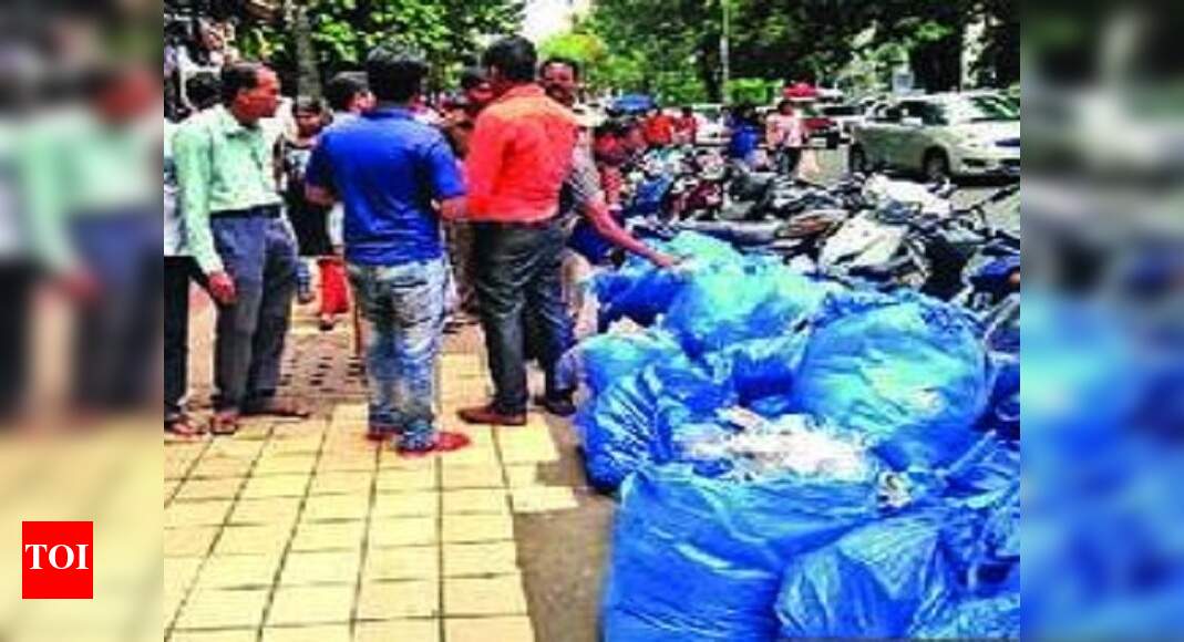 Retail shops to go on strike from Monday to protest plastic ban Pune