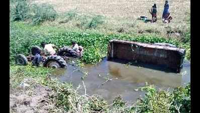 15 killed as tractor-trolley falls into canal in Yadadri