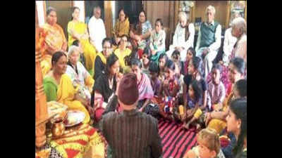 Bhopal: From cooking to Vedas, elderly teach kids way of life