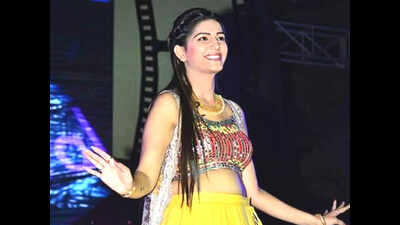 Sapna Chaudhary called 'thumkewali' by minister