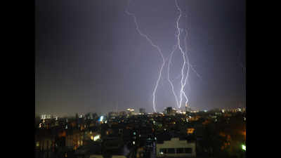 ‘Mercury rise, pollution trigger lightning risks’