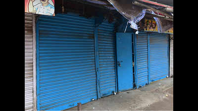 Plastic bag traders shut shop to escape action
