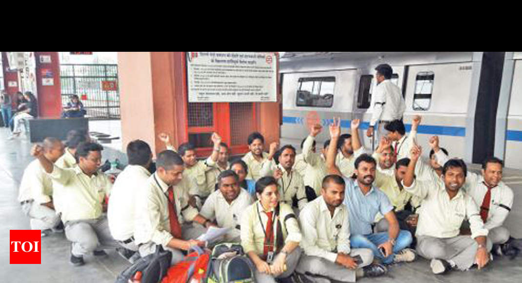 Delhi Metro 9 000 Delhi Metro Staff Threaten Strike From June 30 Delhi News Times Of India