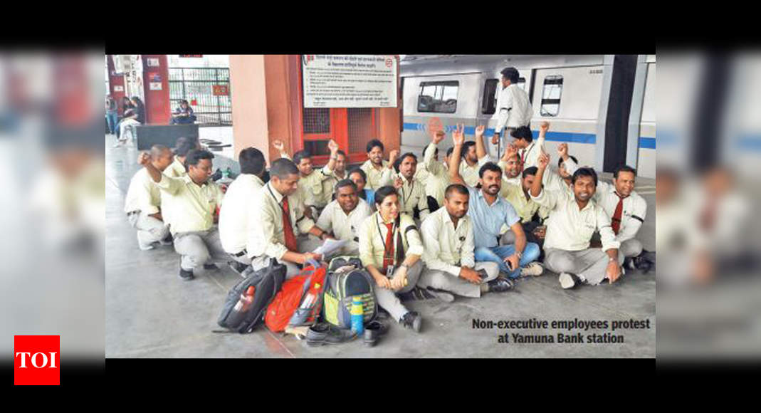 Delhi Metro 9000 Delhi Metro Staff Threaten Strike From June 30 