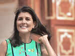 Nikki Haley rolls chapatis at Delhi gurudwara