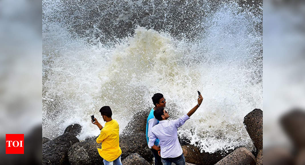 Are We Still Taking Dangerous Selfies At Marine Drive Mumbai News