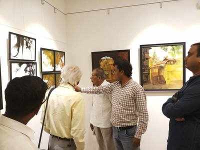 Arun Suryawanshi presents his artwork at Satara Road gallery