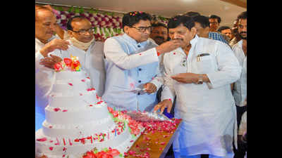 Samajwadi Party first family's show of unity at Ram Gopal Yadav birthday bash