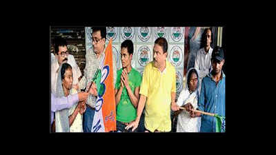 Purulia tribal family joins Trinamool after Amit Shah visit