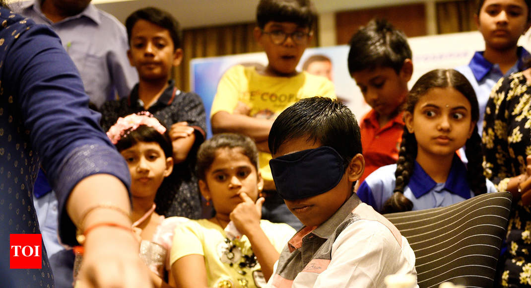 Praggnanandhaa' enthralls fans with blindfold chess