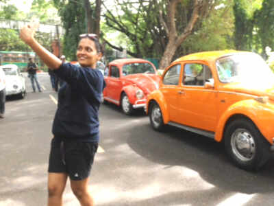 Vintage cars swarm Bengaluru, take citizens by surprise