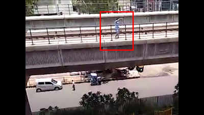 Change of heart: Woman ditches death, walks back to metro station