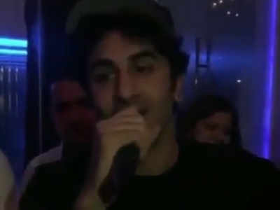 Video: This is how Ranbir Kapoor made sure Vicky Kaushal was a part of 'Sanju' success bash!