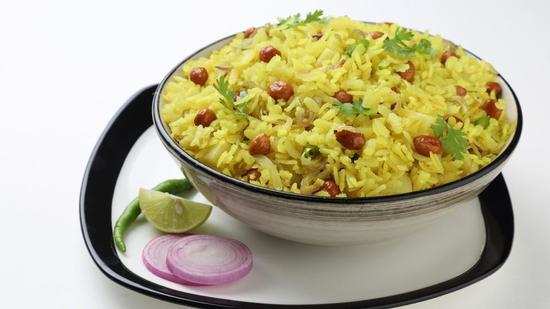 Here’s why fitness experts think poha is the best breakfast you can opt for