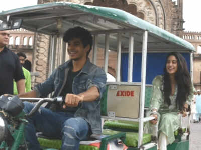 Ishaan takes Janhvi on an e-rickshaw ride at Rumi Darwaza