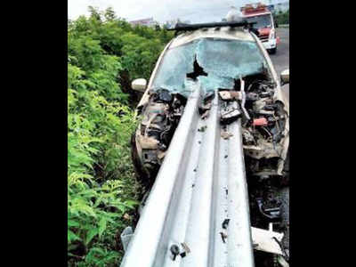 4 injured after speeding car crashes into railing along eway | Pune