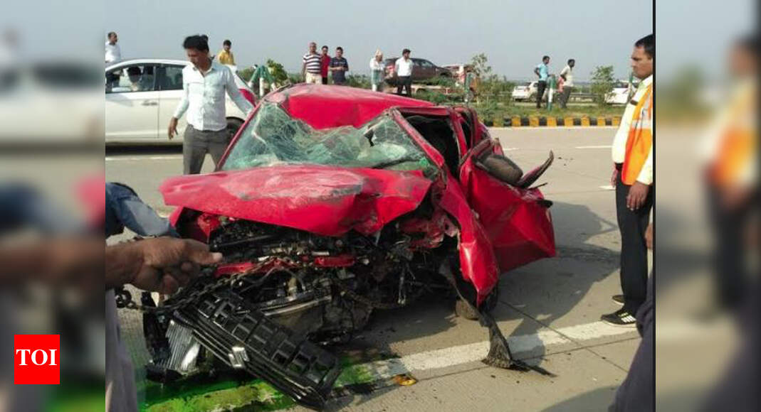 Two Of Delhi Family Killed Mathura Two of Delhi family killed, three