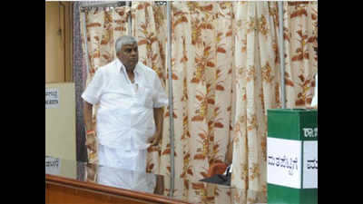 Miffed over getting seat after Krishna Byregowda, Revanna avoids sitting in his seat