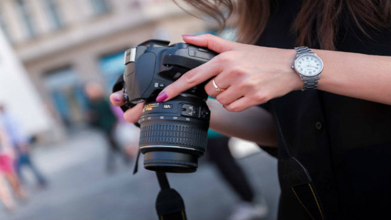DSLR cameras under Rs 30,000: Every beginner in photography would love to  have | Best Products - Times of India