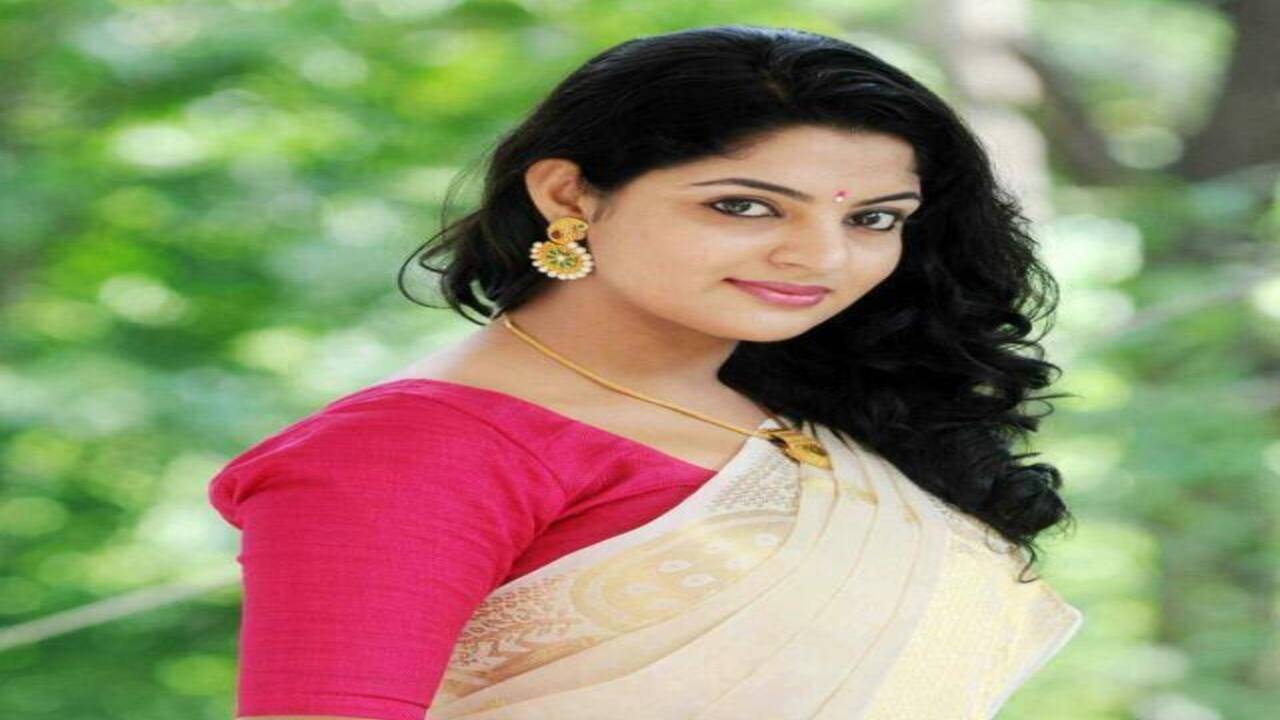Nikhila Vimal to star opposite Fahadh Faasil in Sathyan Anthikkad's next |  Malayalam Movie News - Times of India