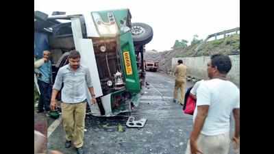 40 injured as luxury bus overturns in Himmatnagar