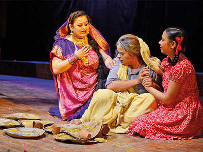 Govind Namdev watches play Boodhi Kaaki in Allahabad