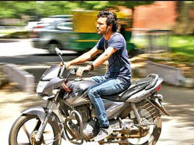 Using hands-free can cost Rs 1,000 