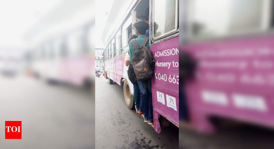 Overcrowded buses at koti bus stand - Times of India