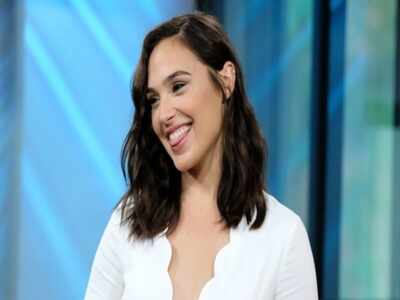 Gal Gadot surprises children at Virginia hospital