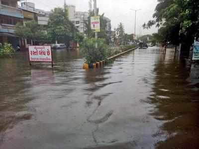 Hundred people shifted as rain pounds Umargam again | Surat News ...