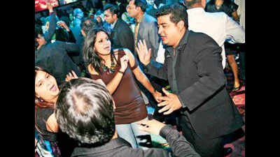 Discos, drunk youths keep NH-22 awake
