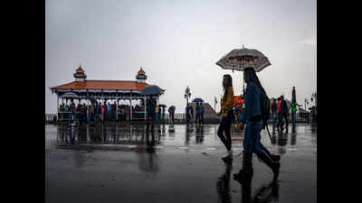 Rain lashes Manali, Dharamshala
