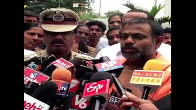 Hyderabad: After Kathi Mahesh, police extern Swami Paripoornananda for 6 months